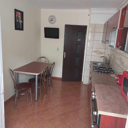 Eugenia Apartament Ploiesti Bagian luar foto