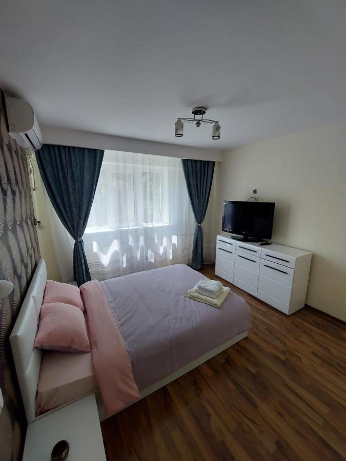 Eugenia Apartament Ploiesti Bagian luar foto